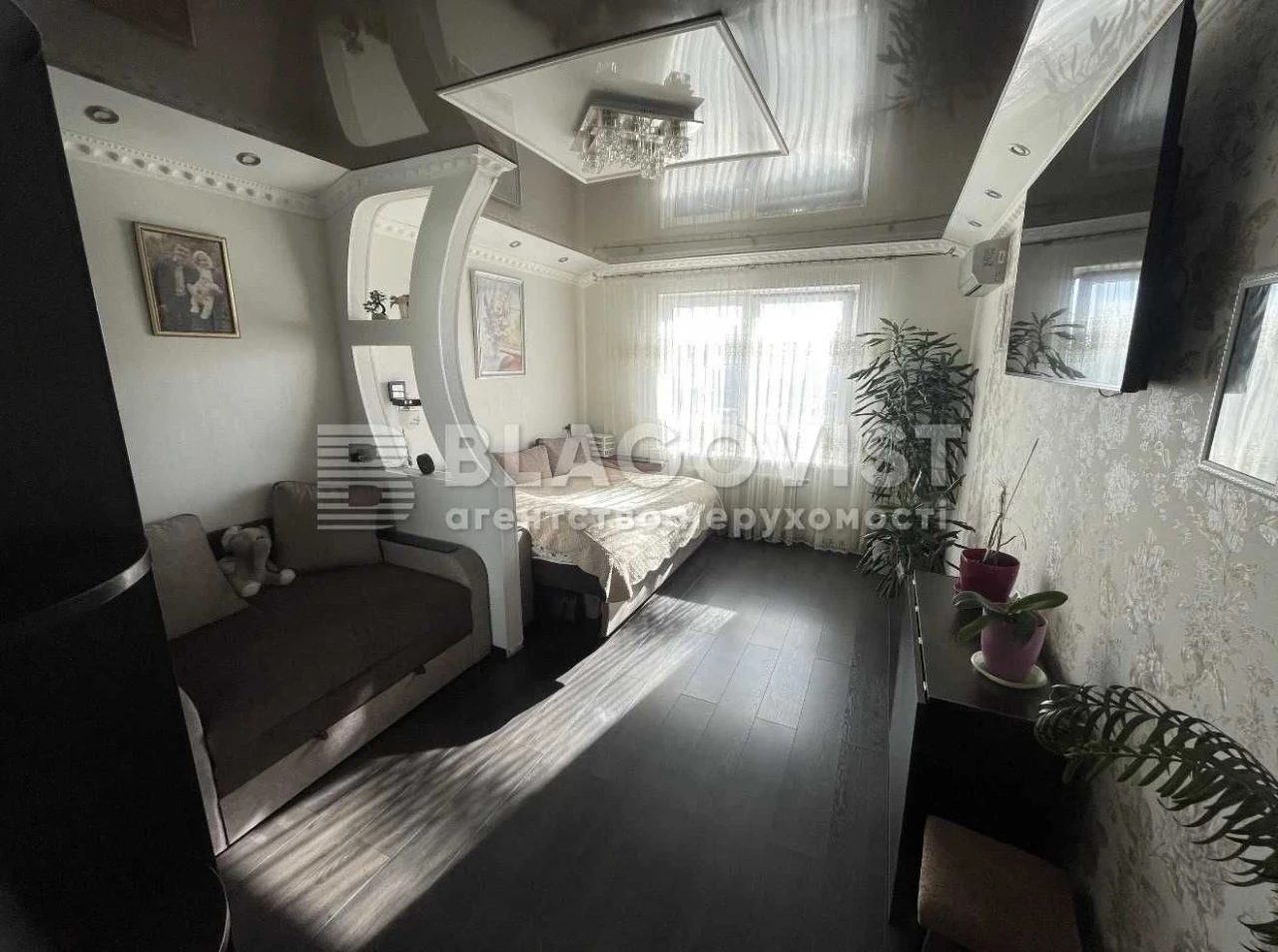 2-room apartment for sale on Sheikh Mansour Battalion Street, Metro