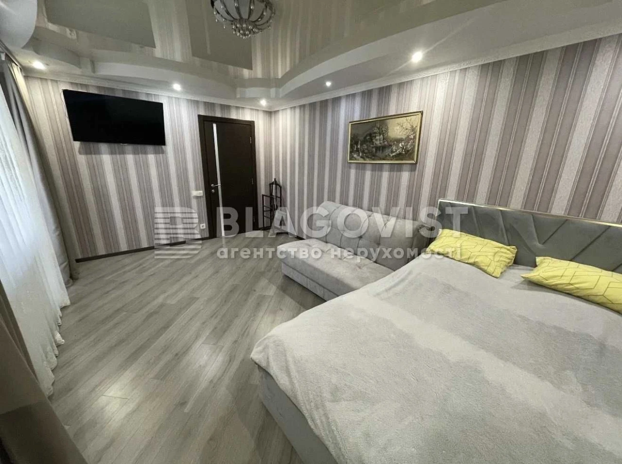 2-room apartment for sale on Sheikh Mansour Battalion Street, Metro