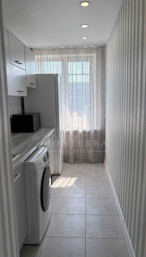 Sale without commission of a 1-room apartment at 36 Milutenka Street, with