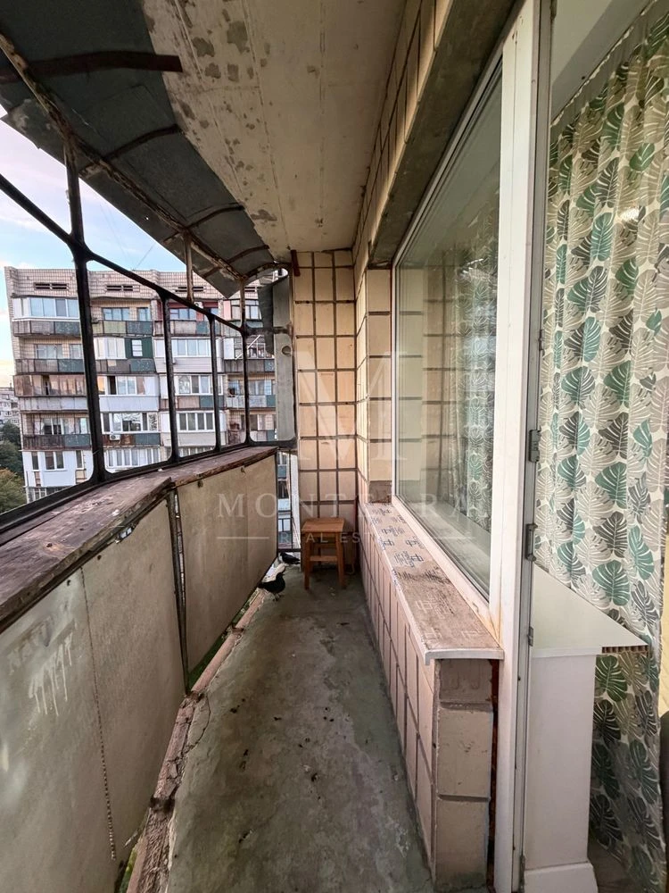 Sale without commission of a 1-room apartment at 36 Milutenka Street, with