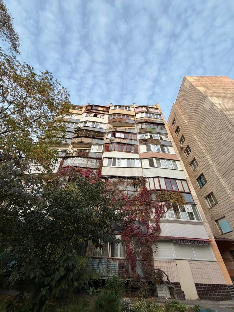 Sale without commission of a 1-room apartment at 36 Milutenka Street, with