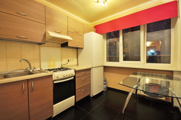 One-room apartment at 43/6 Degtyarivska Street, Шевchenkivsky District