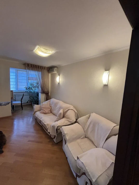 For sale: Three-room apartment on Pobeda.