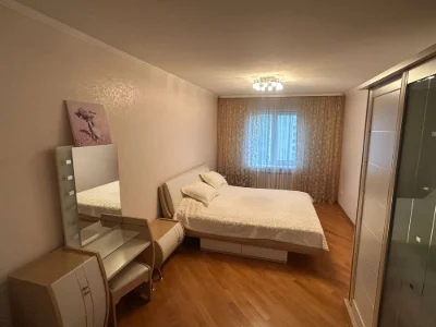 Продам трехкомнатную квартиру на Победе.
