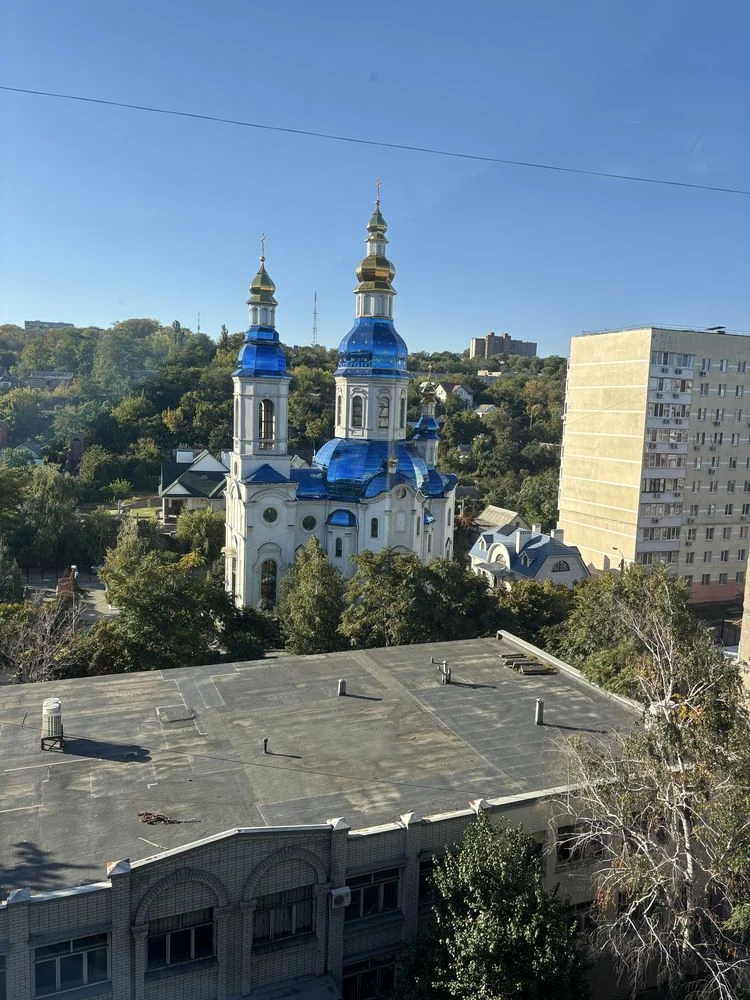 Продам трехкомнатную квартиру на Победе.