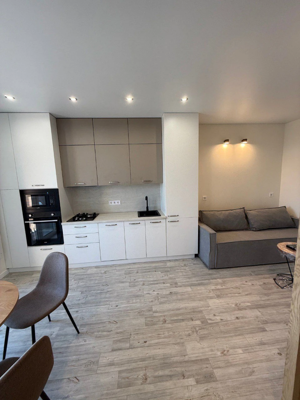 Продам квартиру 39м² з новим ремонтом та меблями! Програми —