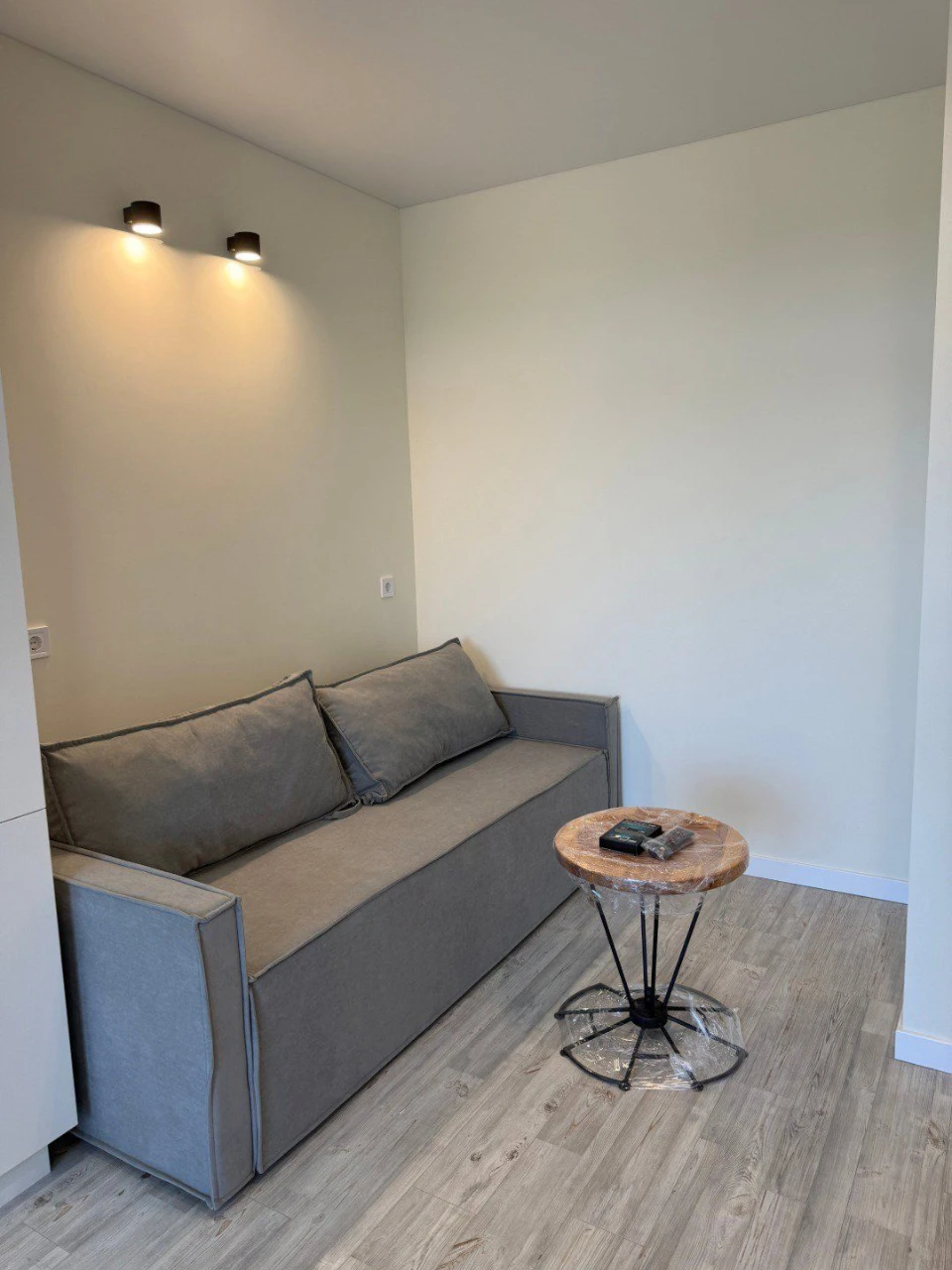 Продам квартиру 39м² з новим ремонтом та меблями! Програми —