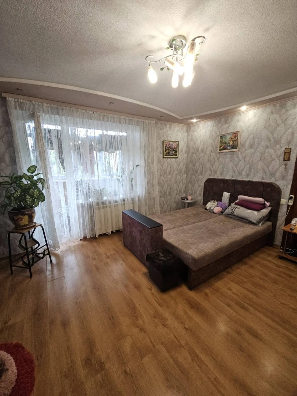 Цена снижена. Продам 3-комнатную квартиру улучшенного планировки