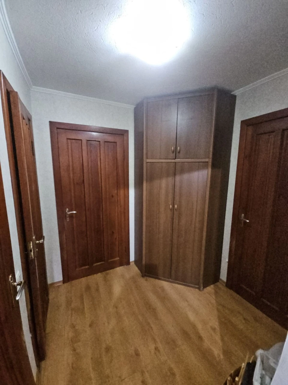 Цена снижена. Продам 3-комнатную квартиру улучшенного планировки