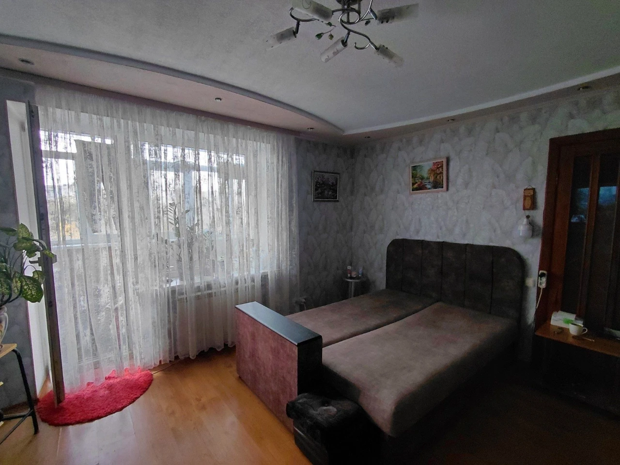 Цена снижена. Продам 3-комнатную квартиру улучшенного планировки