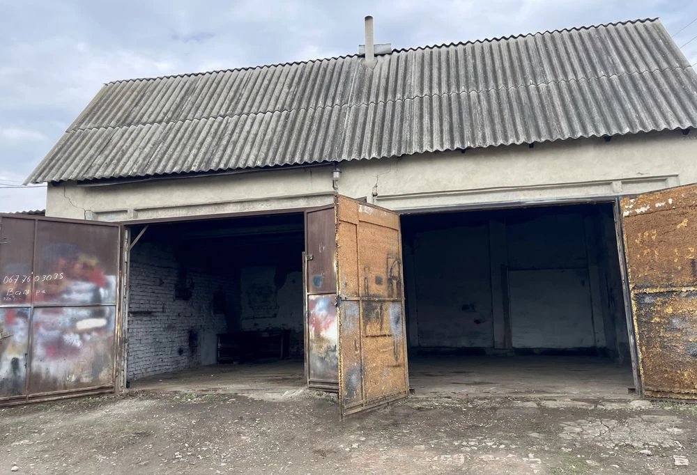 For Sale: Excellent Garage