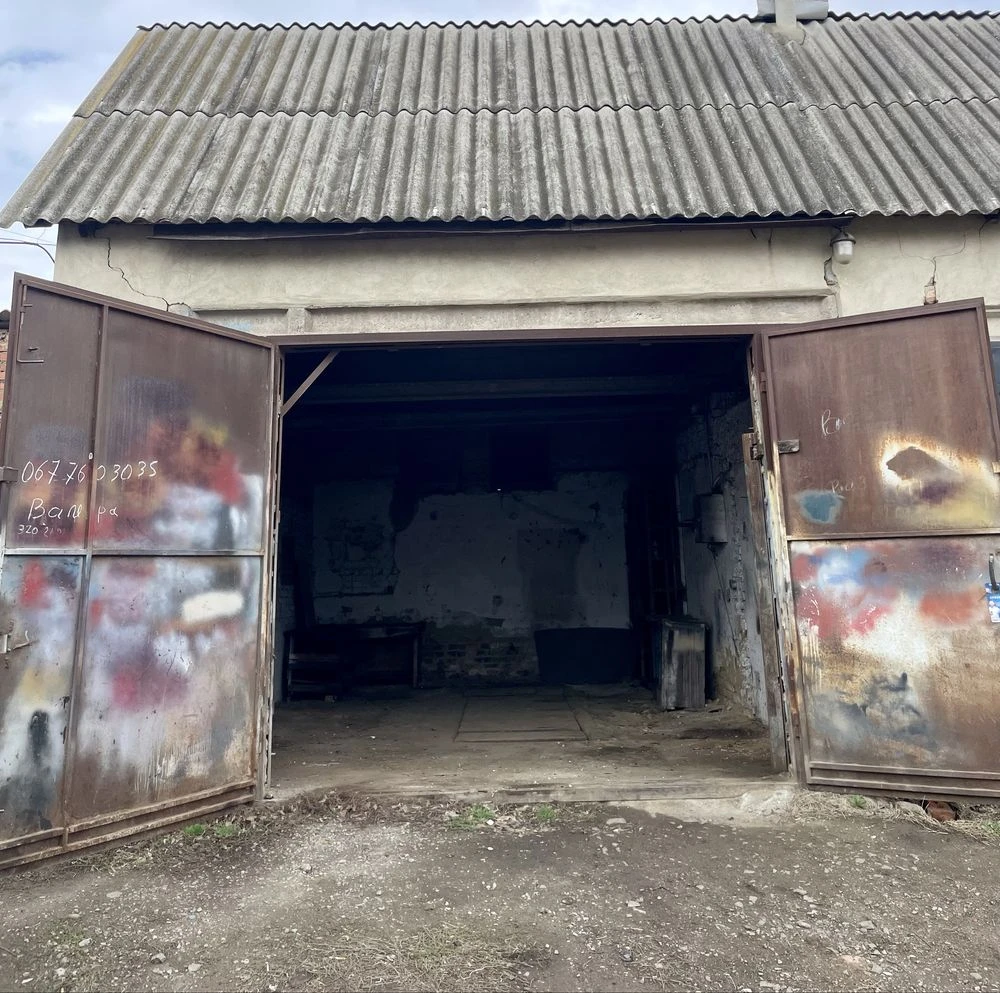 For Sale: Excellent Garage