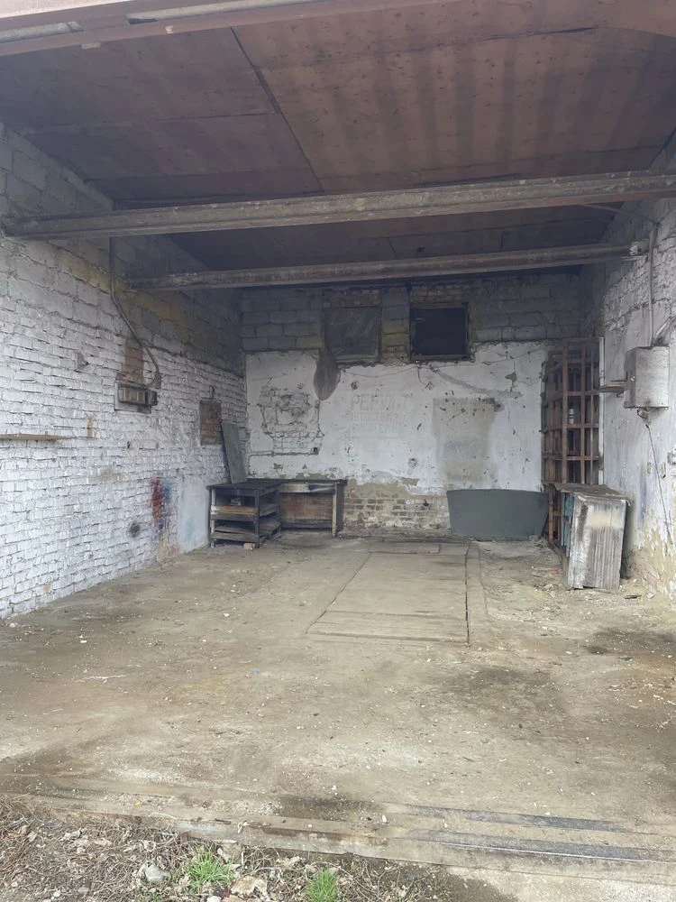 For Sale: Excellent Garage
