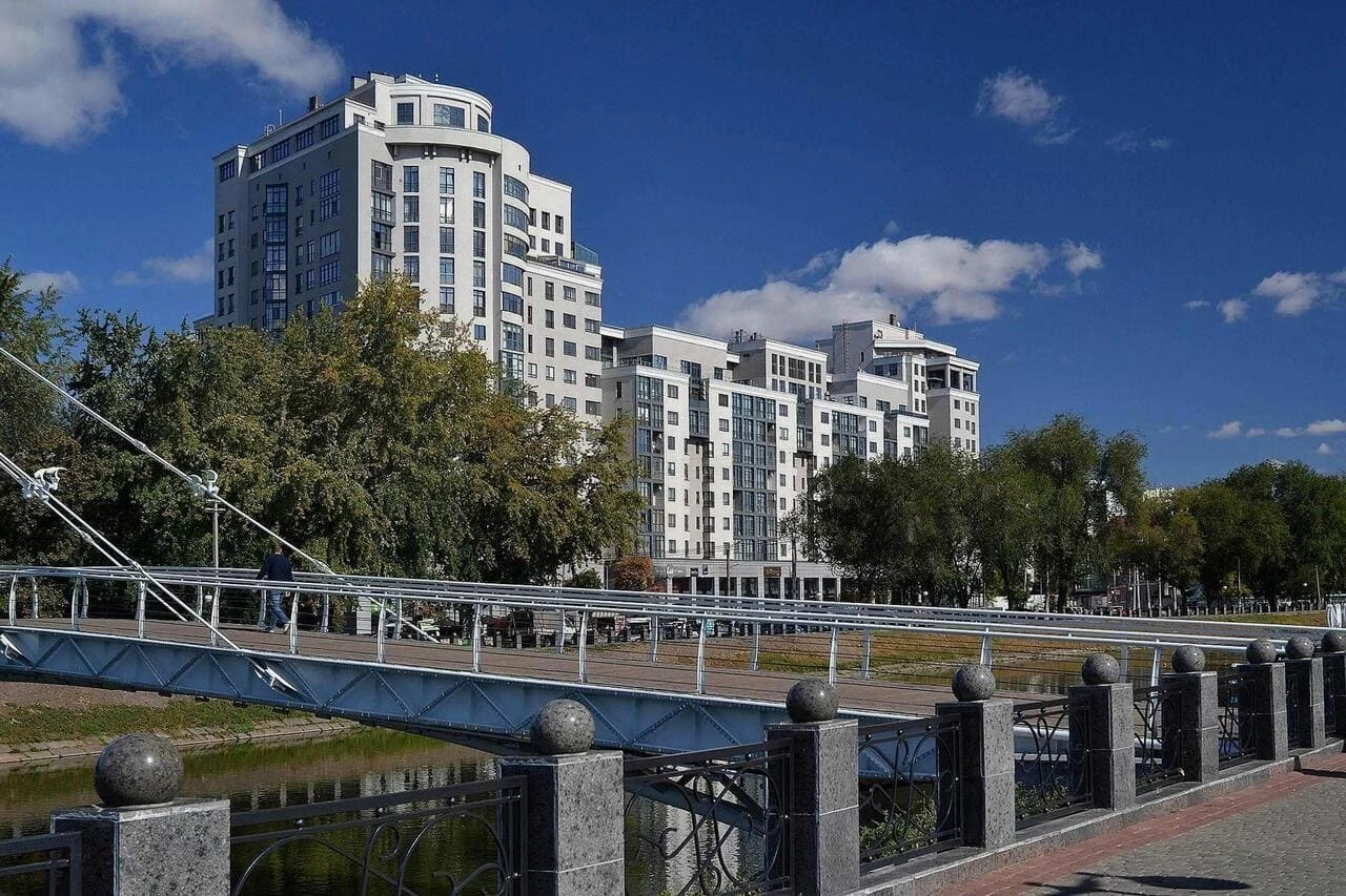 2-Bedroom Apartment on the Waterfront