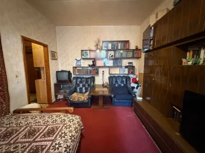 Продаж 2-кімнатної квартири 44 м² в будинку "сталінка" біля Політех та Французького бульвару