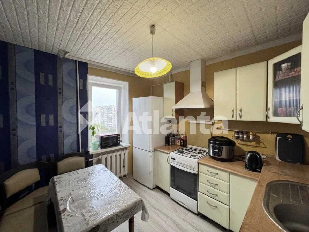 1-кімнатна 40,2 м², газ, цегляний будинок, меблі та техніка
