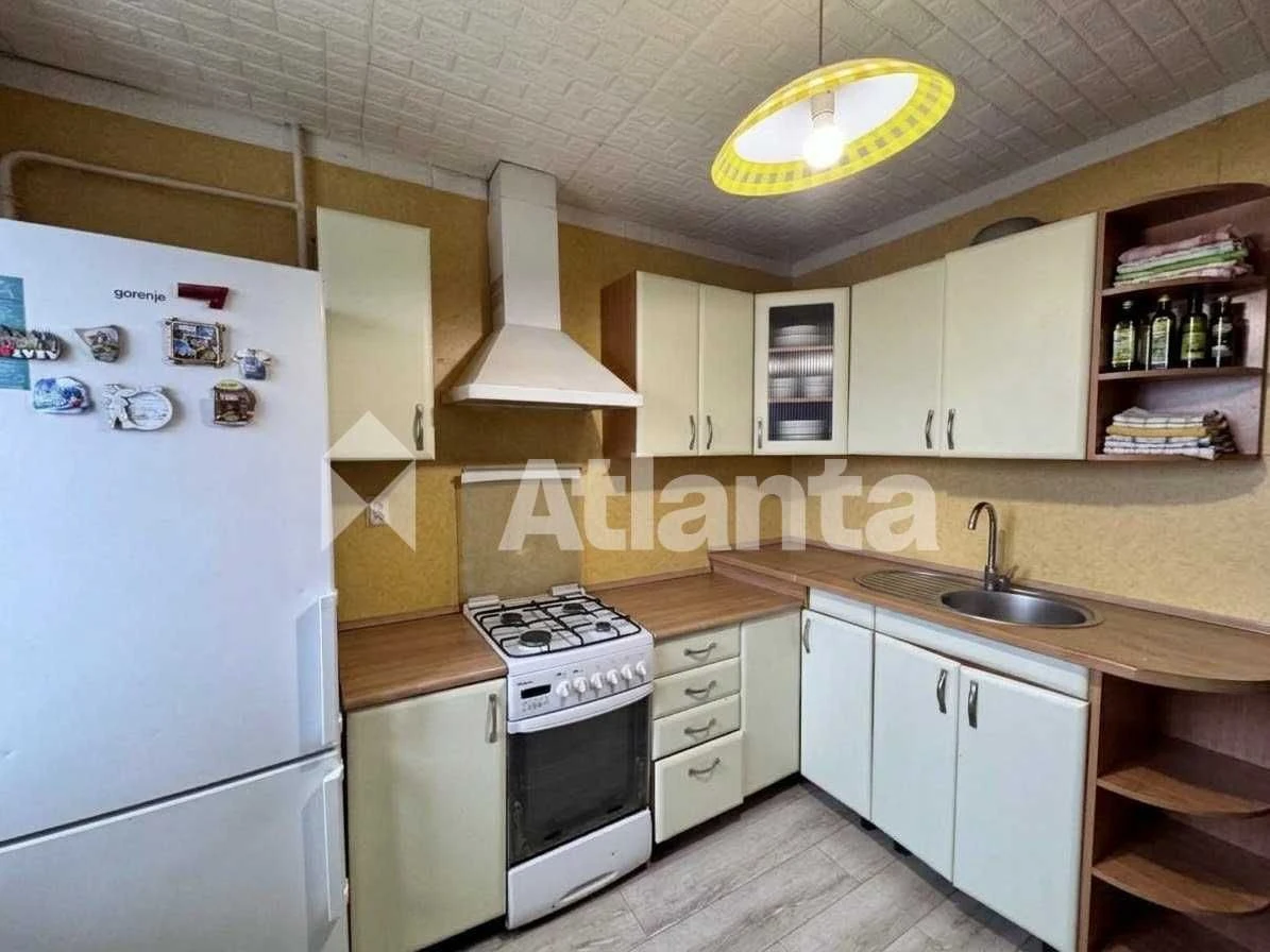 1-кімнатна 40,2 м², газ, цегляний будинок, меблі та техніка