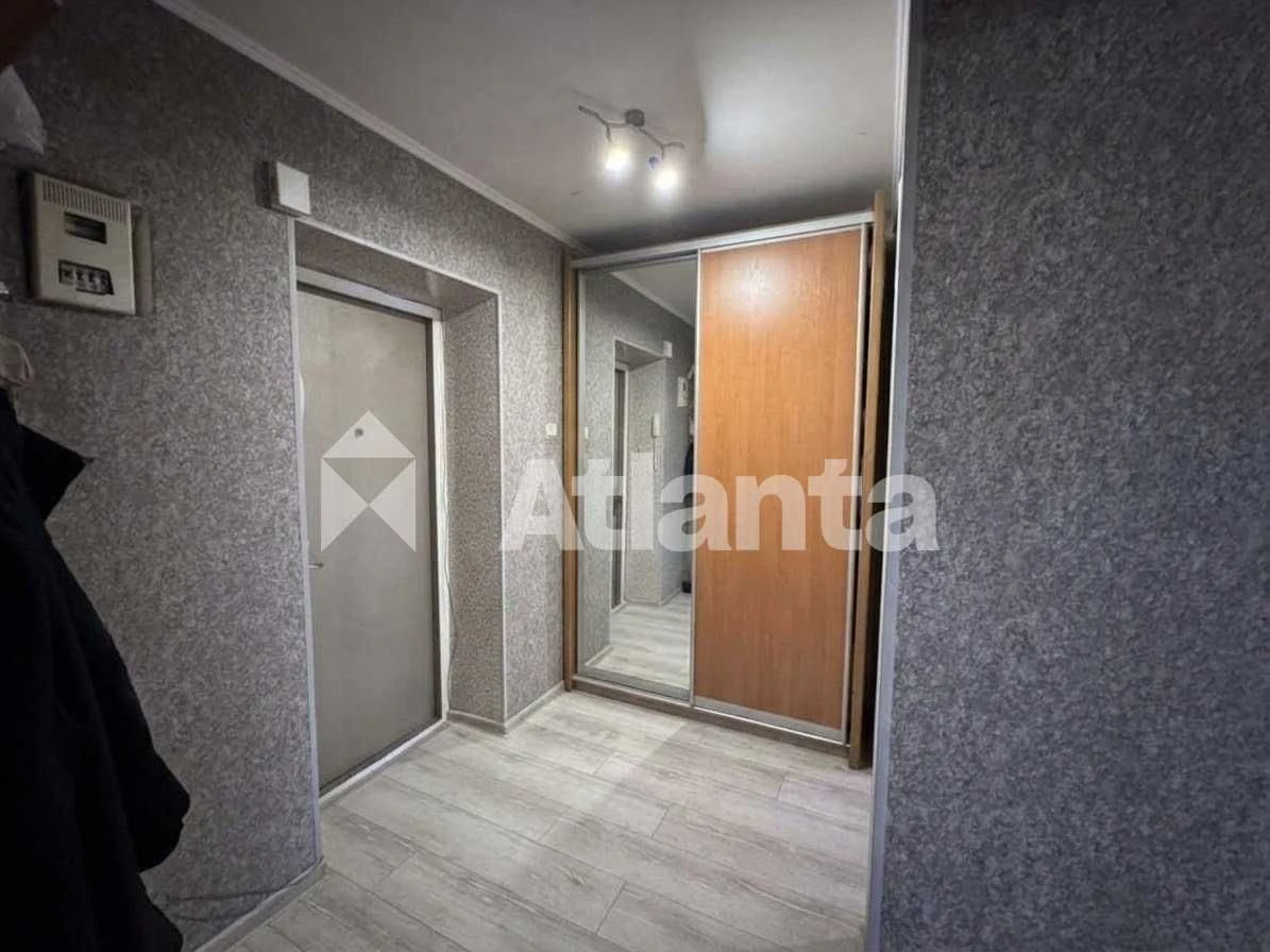 1-кімнатна 40,2 м², газ, цегляний будинок, меблі та техніка