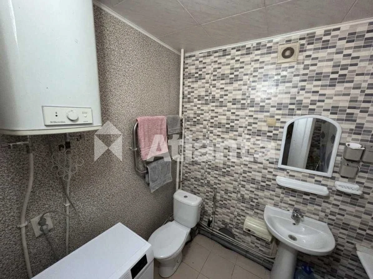 1-кімнатна 40,2 м², газ, цегляний будинок, меблі та техніка