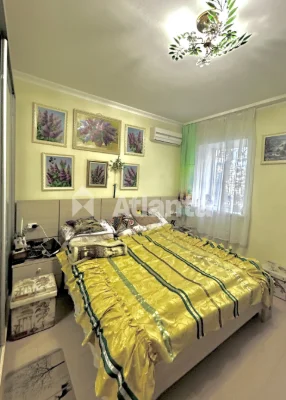 Будинок з ремонтом для двох сімей, свердловиною та паркуванн