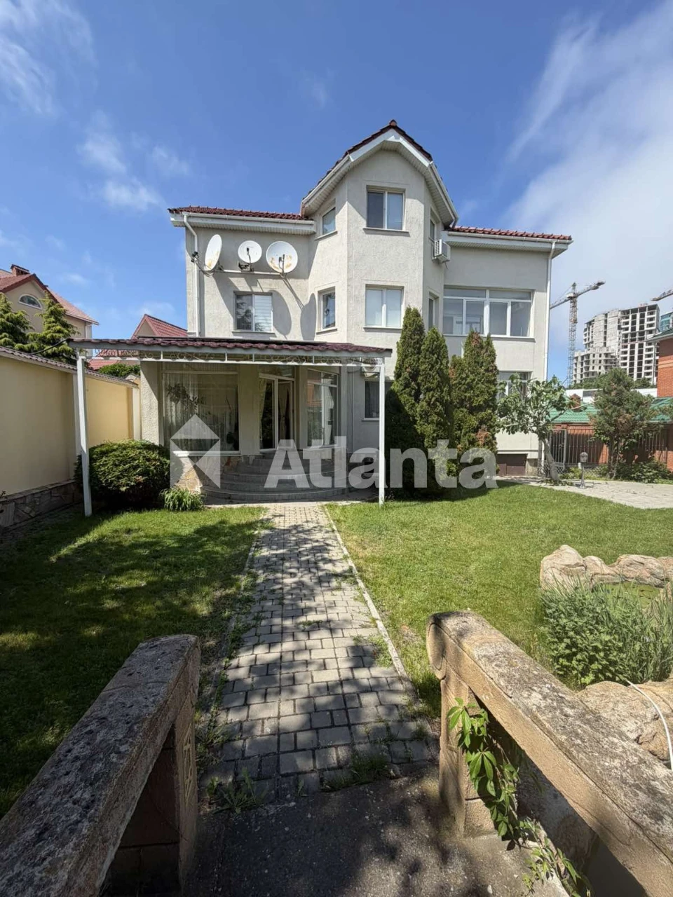 Luxury house for a large family — quality, independence and prestige