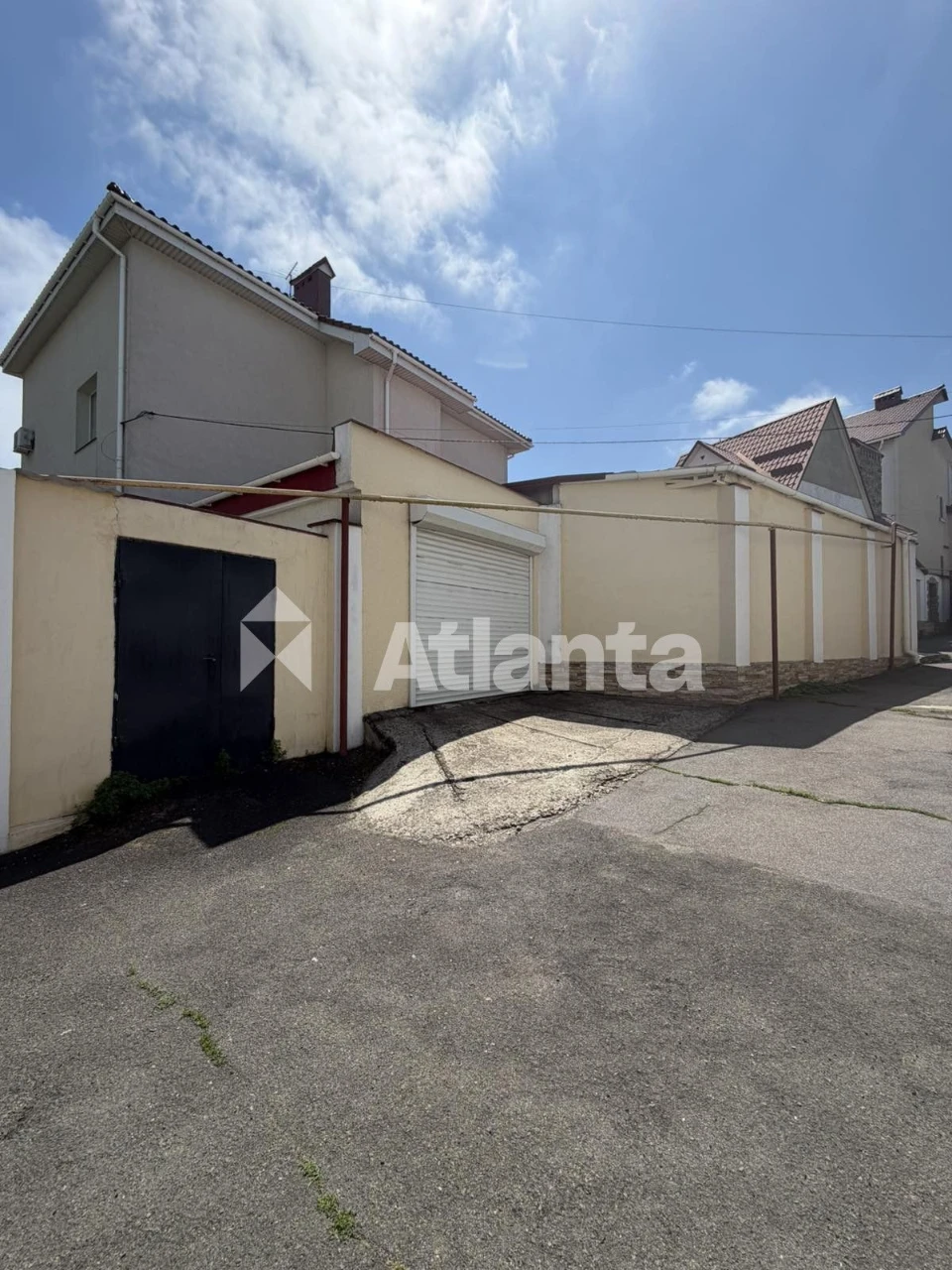 Luxury house for a large family — quality, independence and prestige