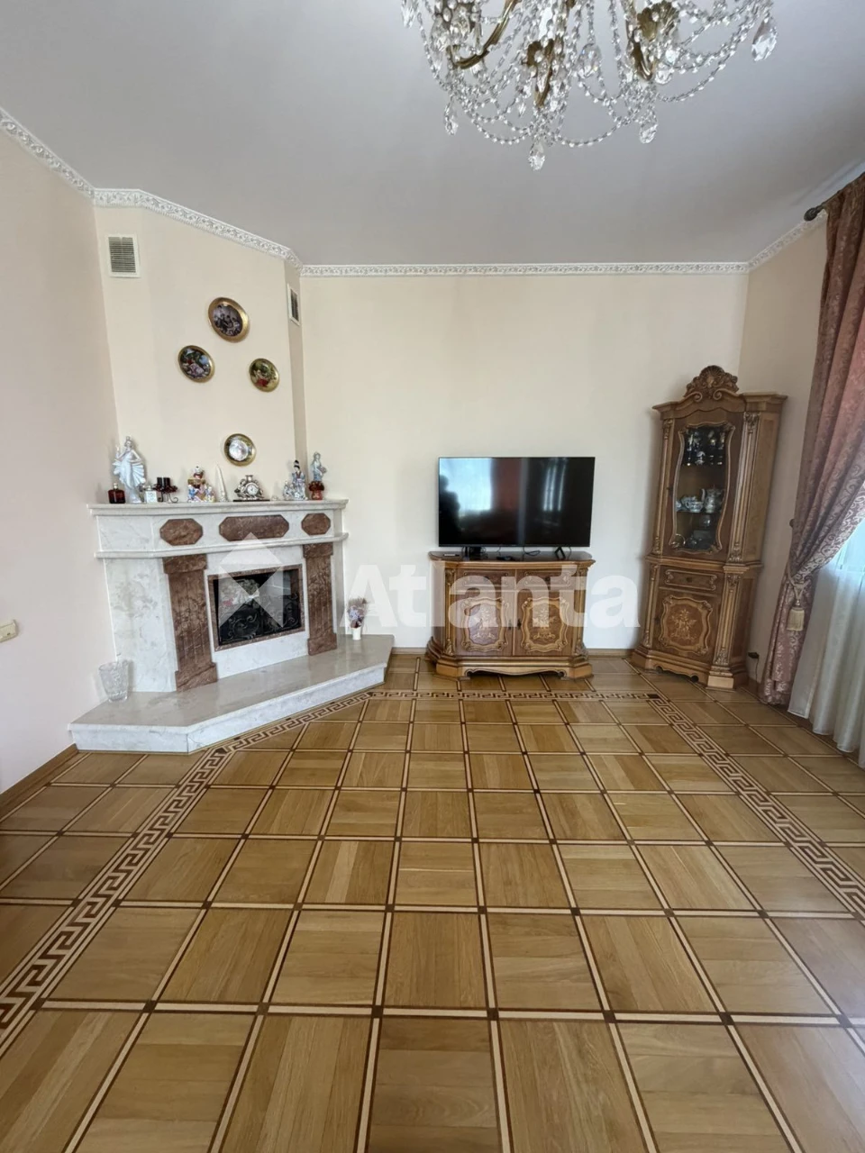 Luxury house for a large family — quality, independence and prestige