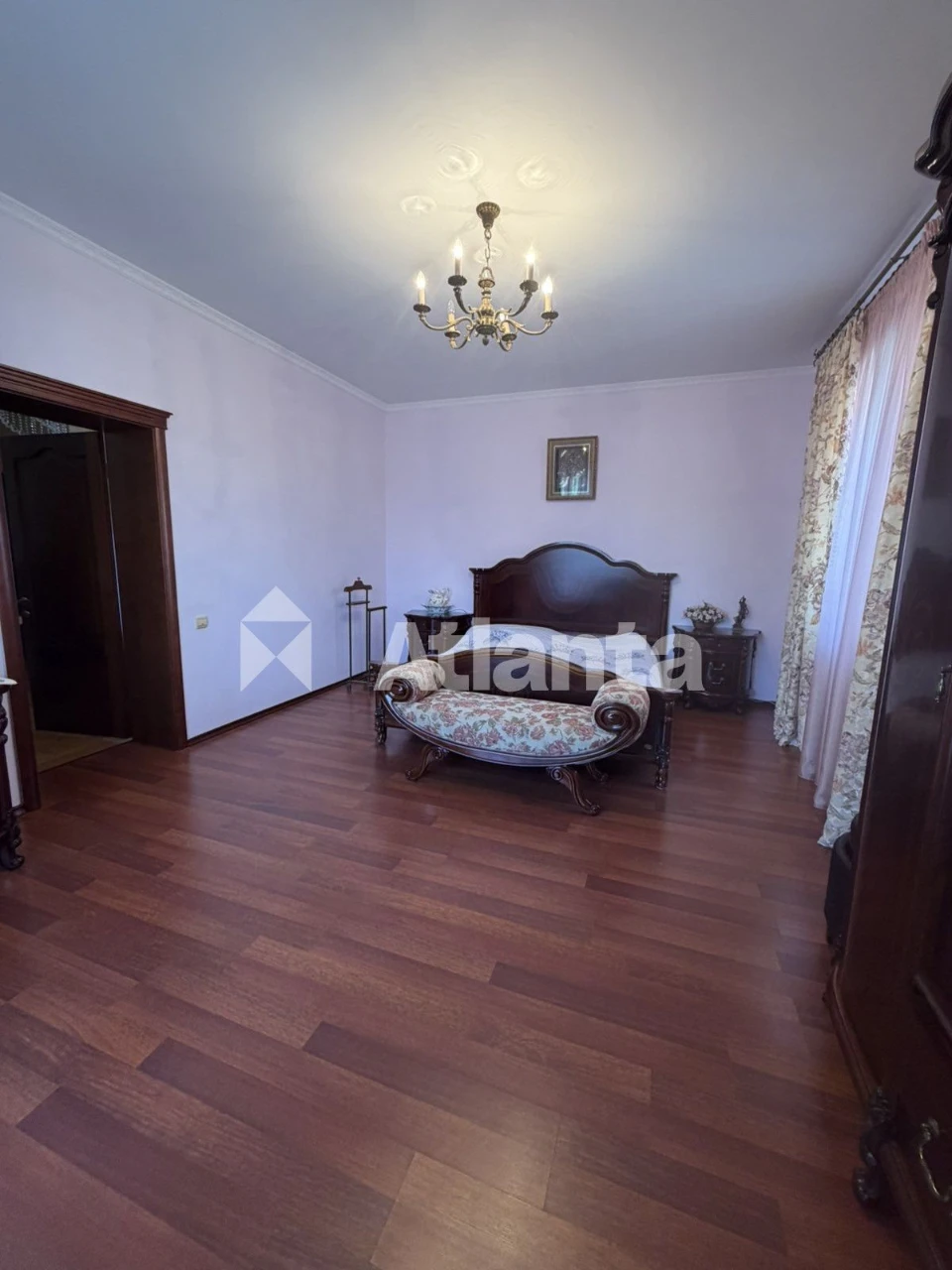 Luxury house for a large family — quality, independence and prestige