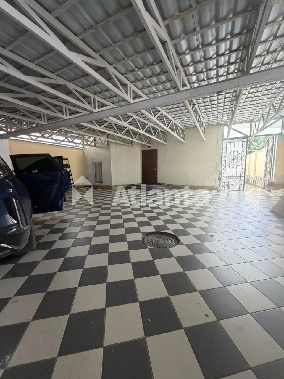 Luxury house for a large family — quality, independence and prestige