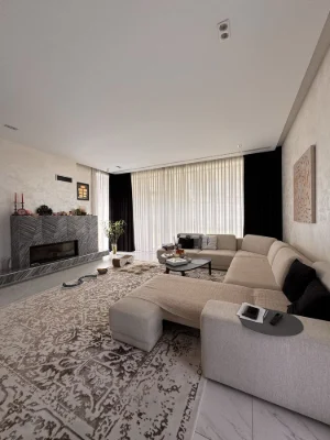 House at 10 Fontana, 10 acres of land
