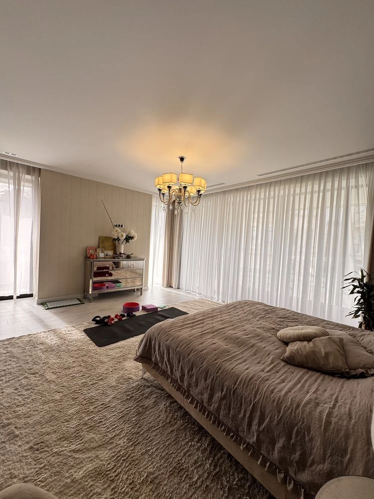 House at 10 Fontana, 10 acres of land