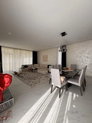 House at 10 Fontana, 10 acres of land