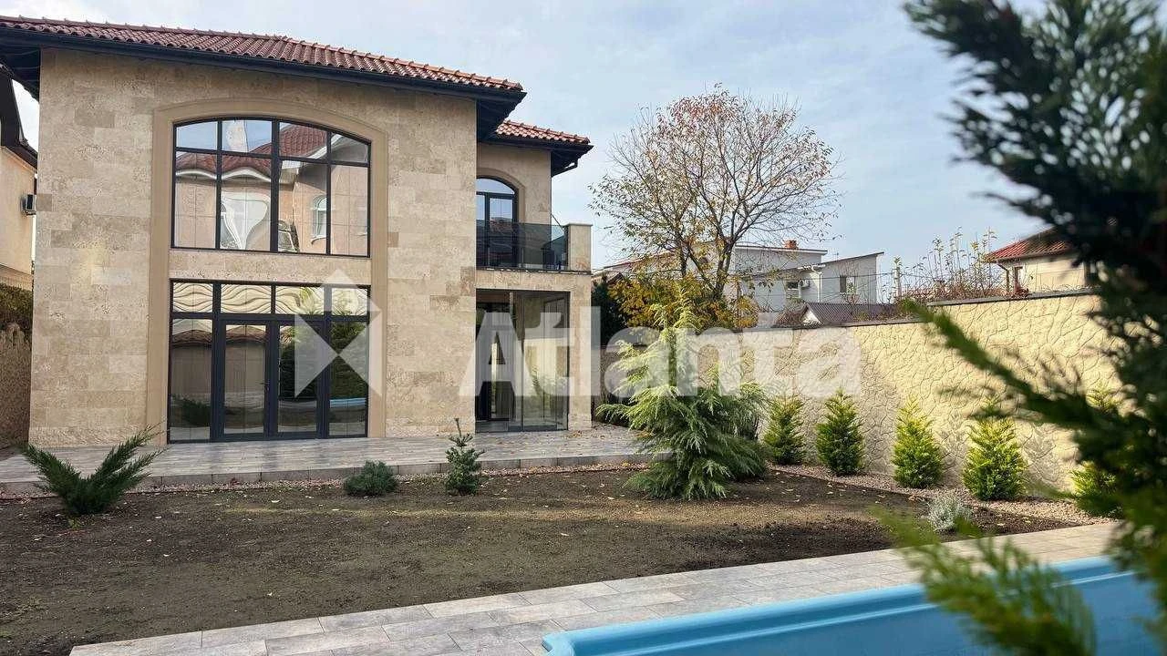 House in the area of 13 St. Fontana
