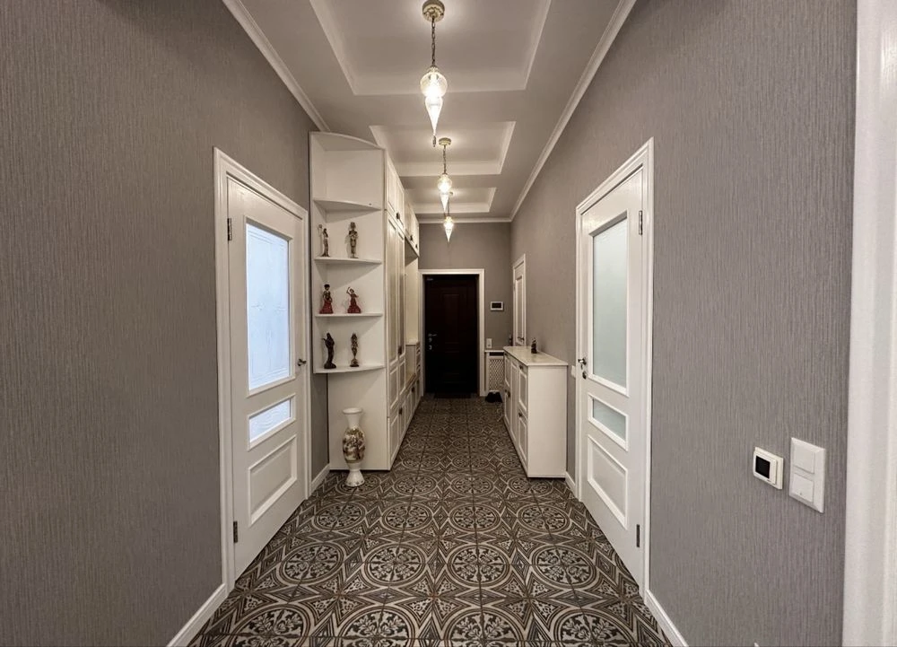 Tairova, Kyiv District - 3-level house with a terrace and fireplace