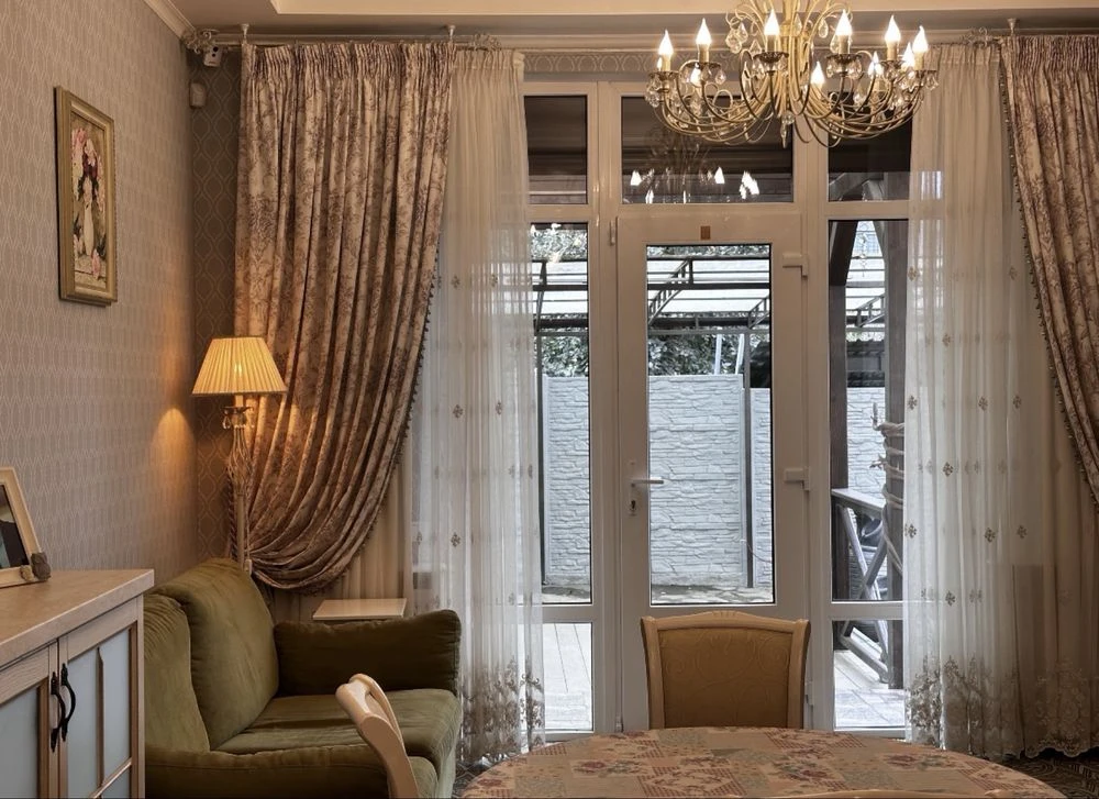 Tairova, Kyiv District - 3-level house with a terrace and fireplace