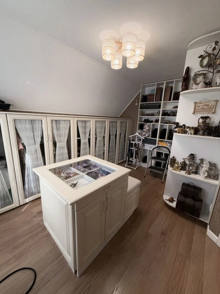 Tairova, Kyiv District - 3-level house with a terrace and fireplace