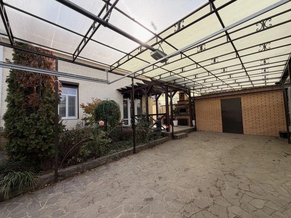 Tairova, Kyiv District - 3-level house with a terrace and fireplace
