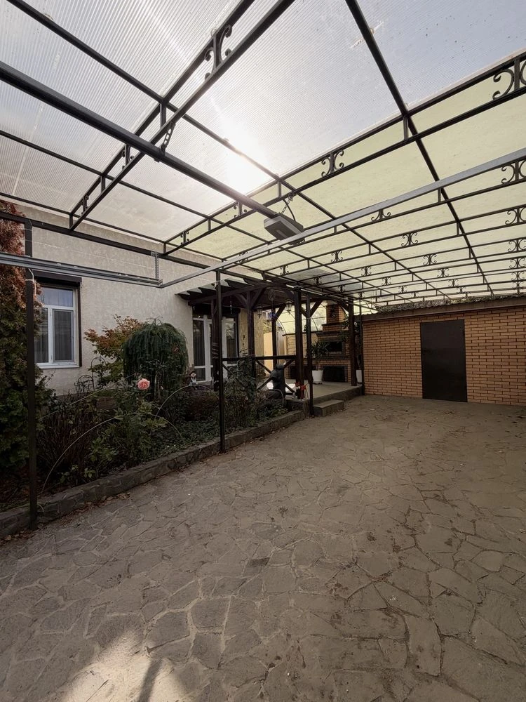 Tairova, Kyiv District - 3-level house with a terrace and fireplace