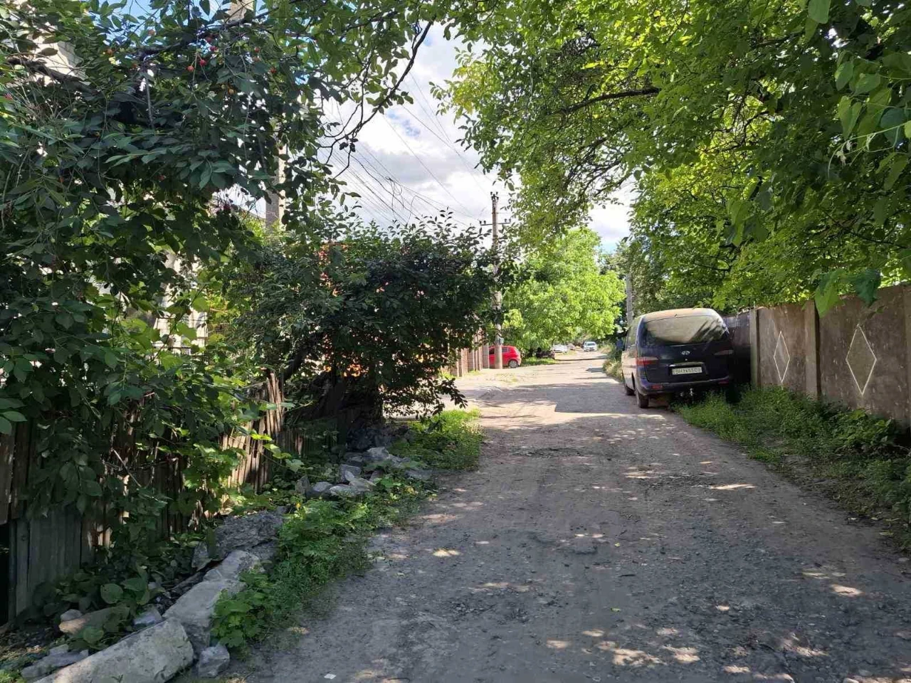 House 10,468 sq ft. 3 rooms in good condition. Lenseslyache. Chaygib