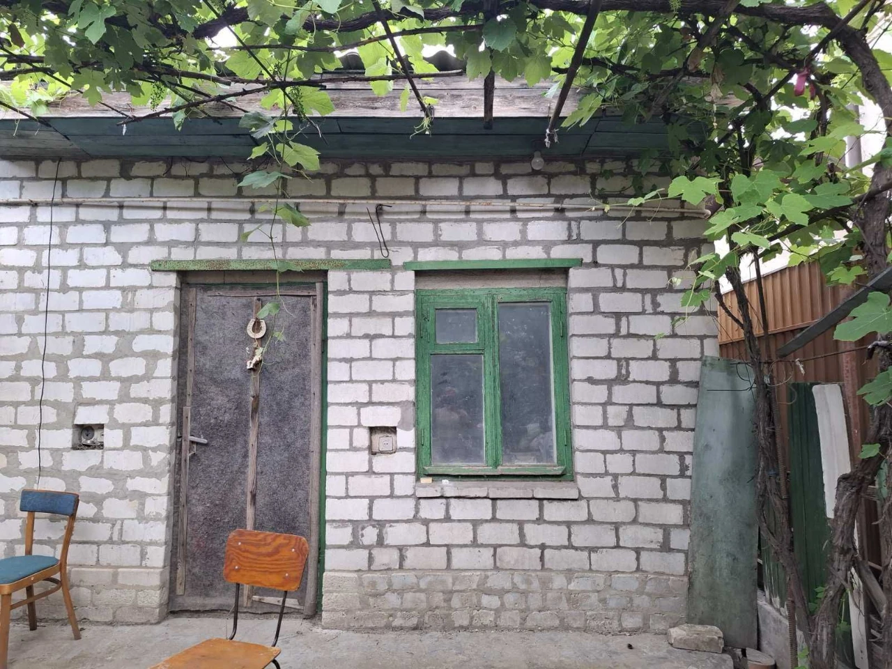 House 10,468 sq ft. 3 rooms in good condition. Lenseslyache. Chaygib