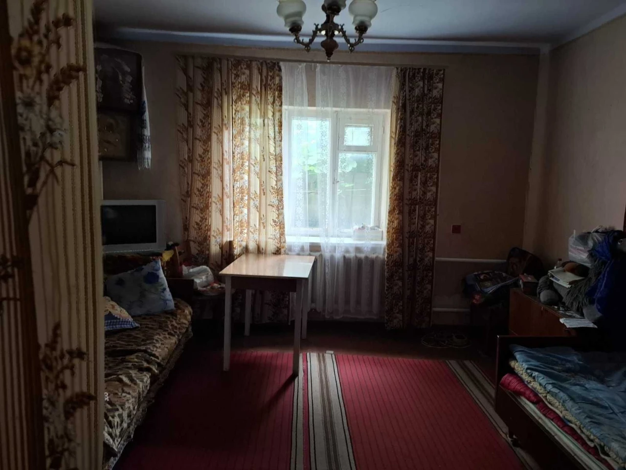 House 10,468 sq ft. 3 rooms in good condition. Lenseslyache. Chaygib