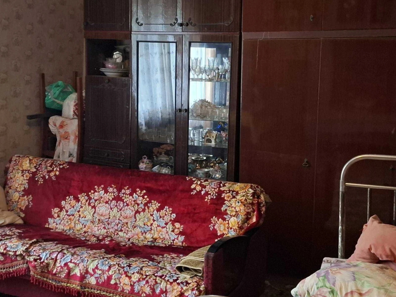 House 10,468 sq ft. 3 rooms in good condition. Lenseslyache. Chaygib