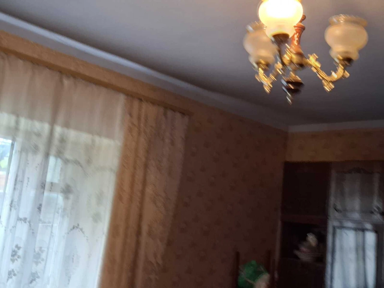House 10,468 sq ft. 3 rooms in good condition. Lenseslyache. Chaygib