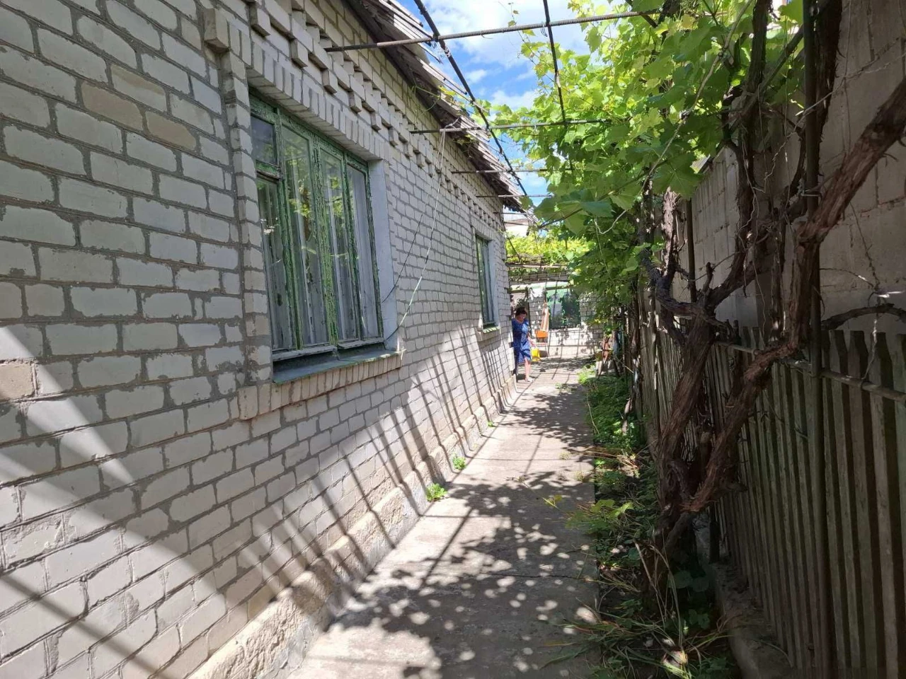 House 10,468 sq ft. 3 rooms in good condition. Lenseslyache. Chaygib