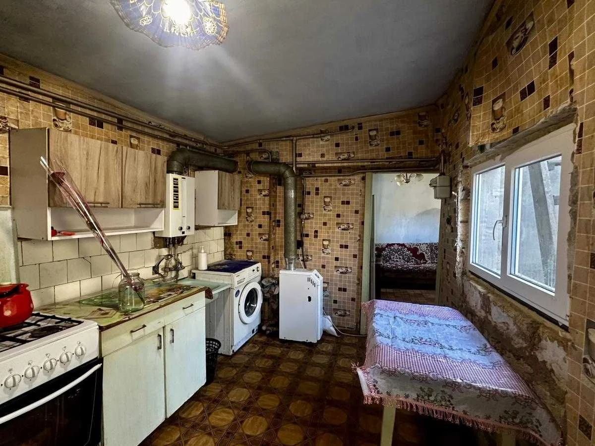 Будинок 70м.кв. під ремонт 7сот. землі на Лєн. пос.