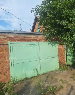 Two-room house, half of a house on the KhTZ