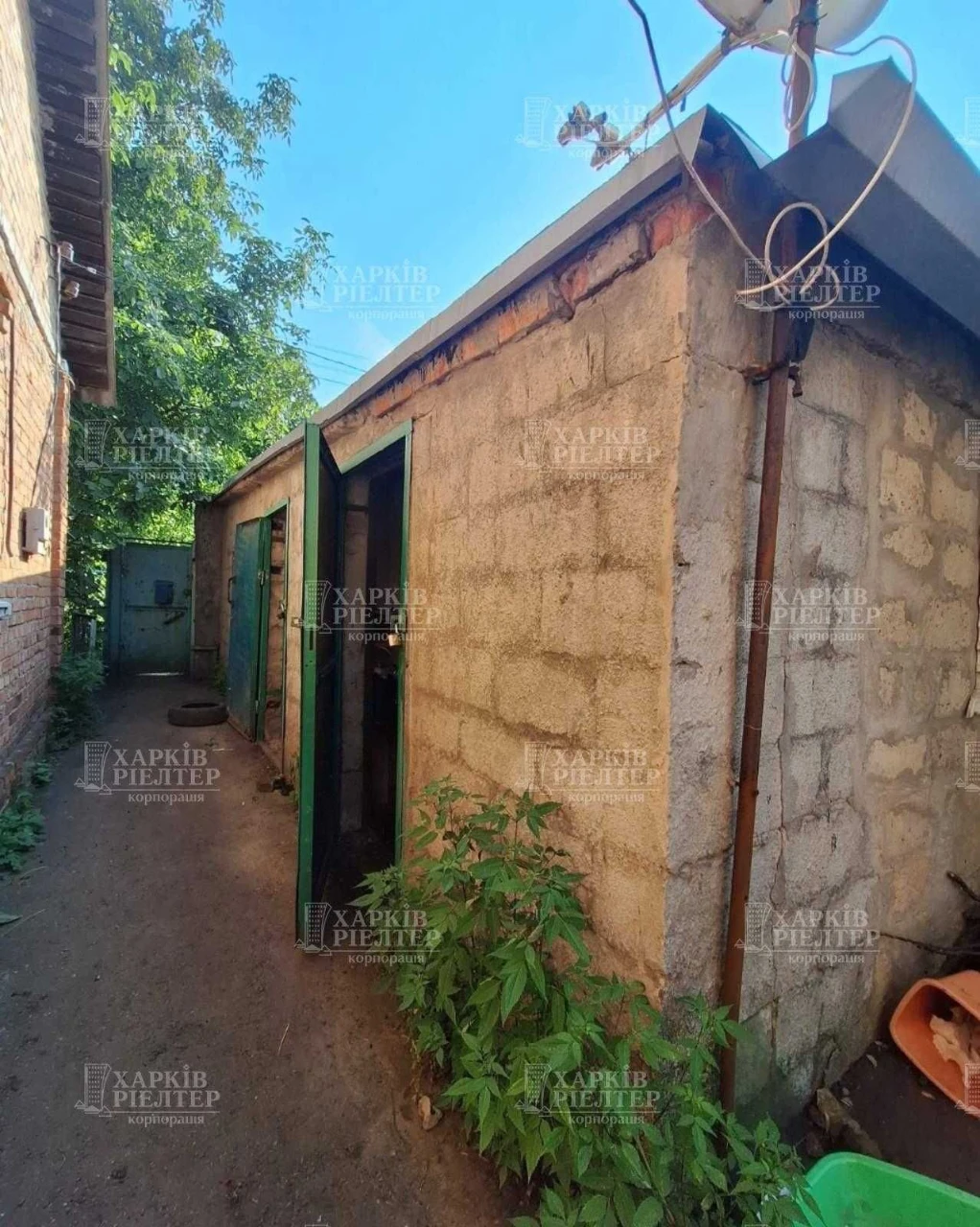 Two-room house, half of a house on the KhTZ