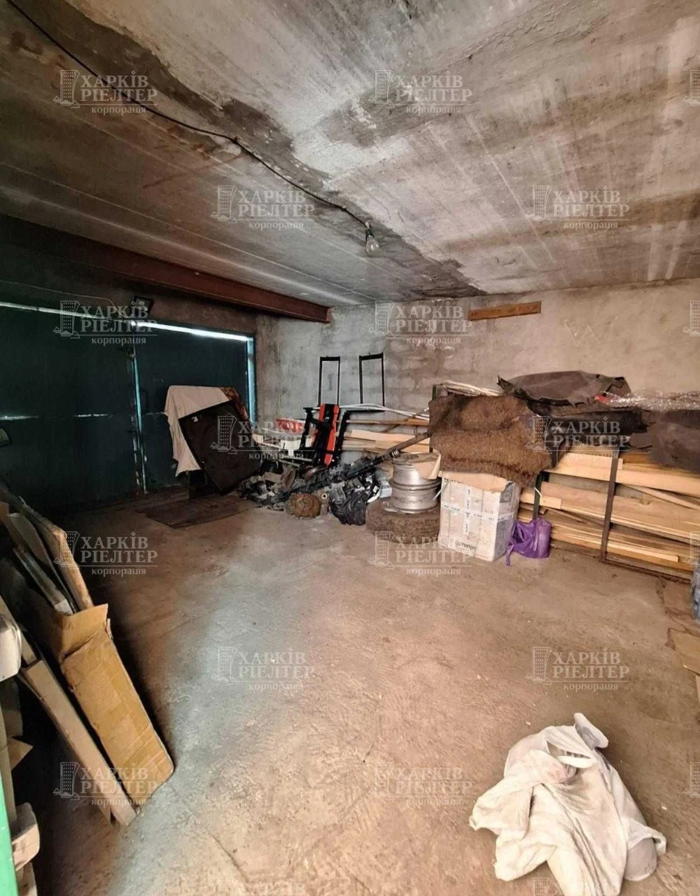 Two-room house, half of a house on the KhTZ