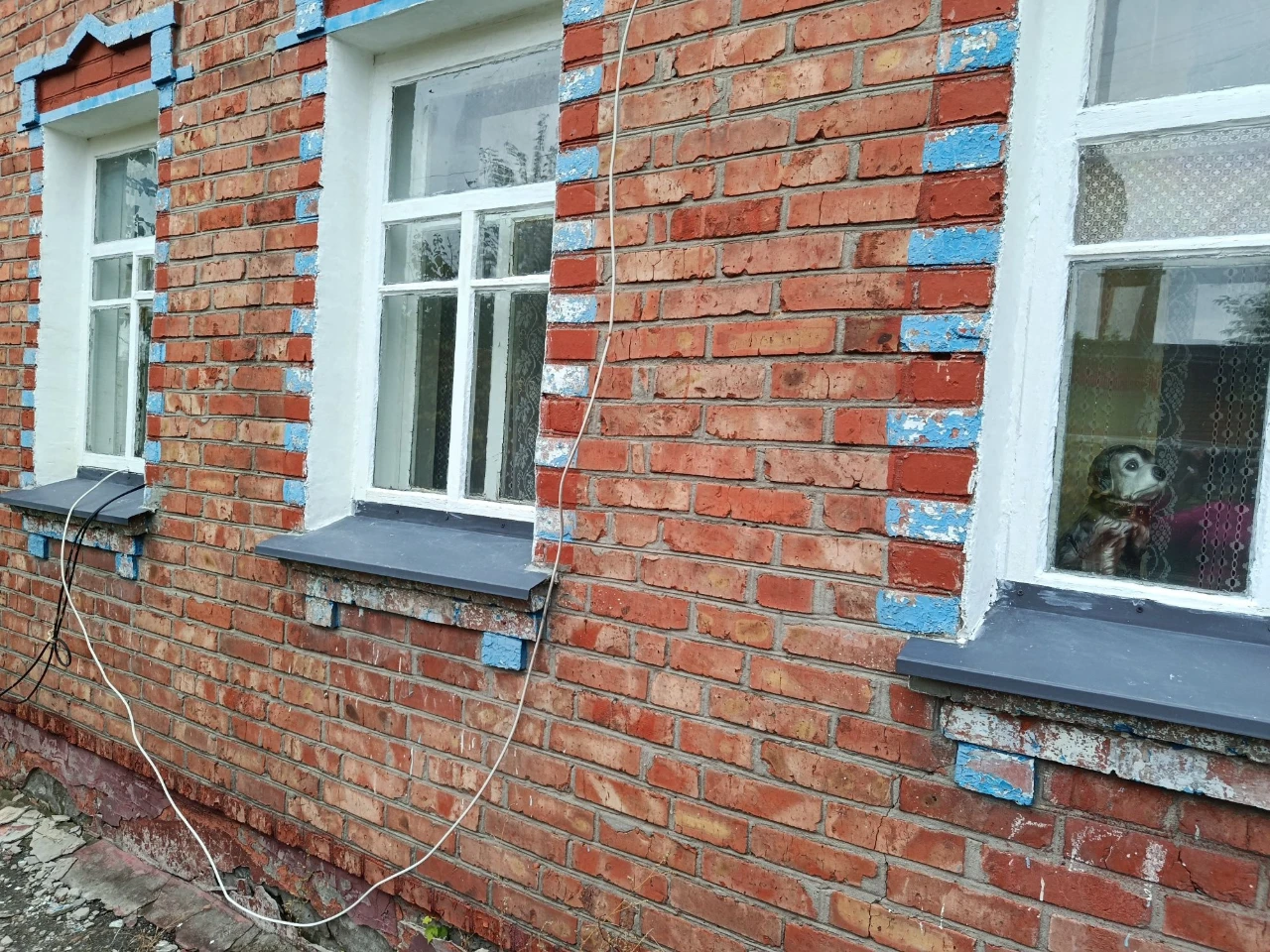 For sale: 3/4 house, no separate part.