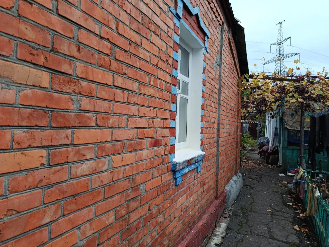For sale: 3/4 house, no separate part.